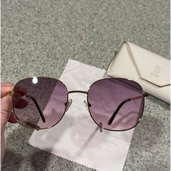 Sojos Sunglasses W/ case! - Picture 2 of 3